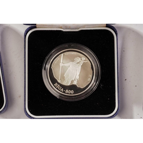 366 - UK silver and silver proof coins, comprising a Battle of Waterloo silver proof 2015, 50th Anniversar... 