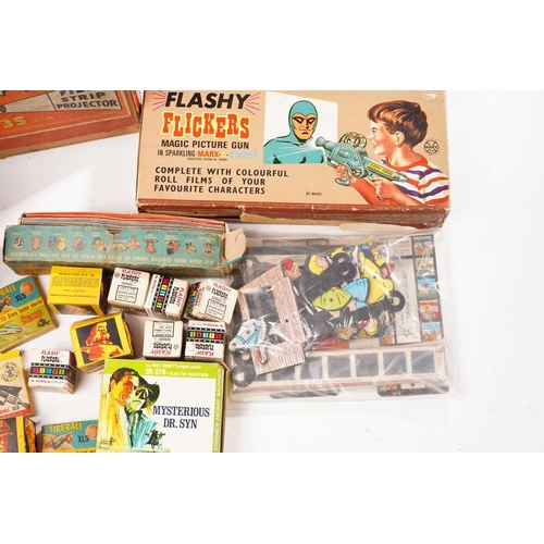 418 - A mixed collection of vintage toys, to include a boxed Stip Master Film Strip Projector, a 'Flashy F... 