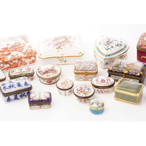 453 - A collection of trinket and pill boxes, including Limoges, Halcyon Days, Crown Staffordshire and oth... 