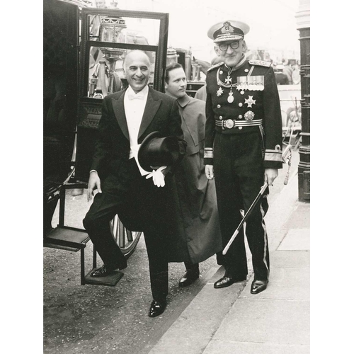 466 - A pair of signed photographs of HM Queen Elizabeth II and HRH Prince Philip, The Duke of Edinburgh, ... 