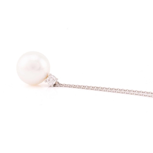 133 - A south sea pearl necklace, featuring a round white silver south sea pearl of 13.6 mm, attached to a... 