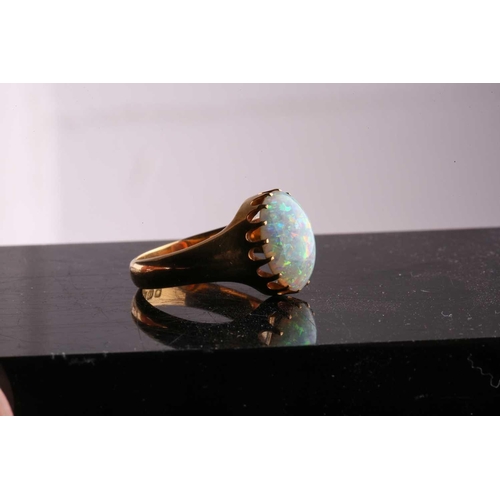 167 - A precious opal dress ring in 18ct yellow gold, composed of an oval precious opal cabochon, approxim... 