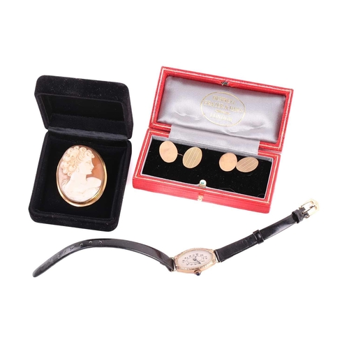 207 - A mixed collection comprising of a pair of 9ct gold oval cufflinks each with one engine-turned panel... 