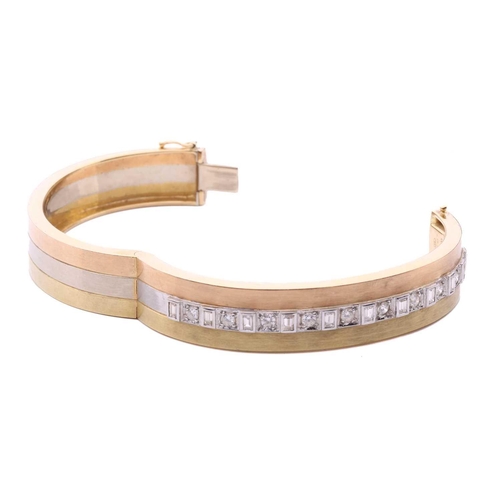 237 - A tri-coloured hinged bangle set with diamonds, featuring eleven collet-set baguette diamonds, alter... 