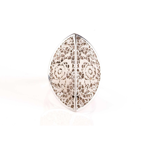 244 - A lacework dress ring, from the collection 