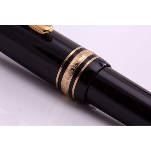 272 - Montblanc Meisterstück Classic Le Grand rollerball pen, with steel cap and black resin barrel, gold-... 