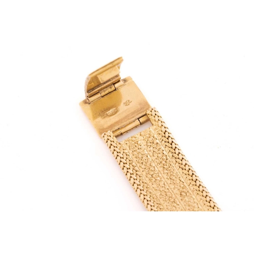 288A - An 18mm woven yellow metal strap stamped '750' with a folding clasp with an over-length of 15.5cm. T... 