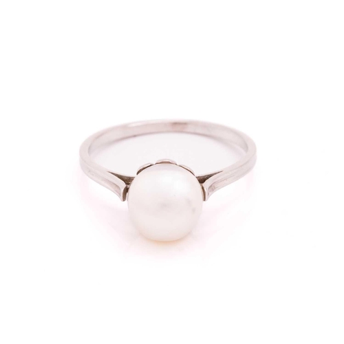 36 - A pearl solitaire ring, featuring a natural pearl of 7.1 x 7.3 x 8.5 mm, set in a flower mount, to a... 