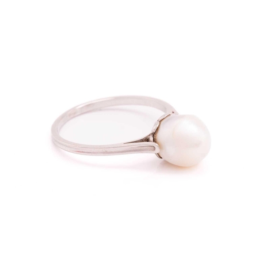 36 - A pearl solitaire ring, featuring a natural pearl of 7.1 x 7.3 x 8.5 mm, set in a flower mount, to a... 