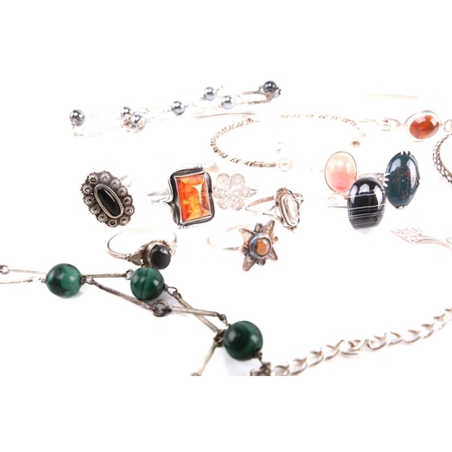 41 - A mixed collection of jewellery and trinkets, including a necklace with malachite bead interspaces, ... 