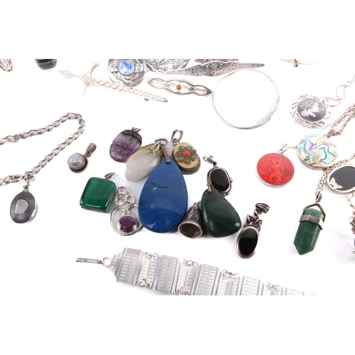 41 - A mixed collection of jewellery and trinkets, including a necklace with malachite bead interspaces, ... 