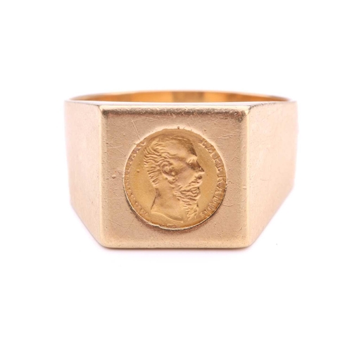 52 - A commemorative coin ring in signet style, the square ring head mounted with a Maximiliano Emperador... 