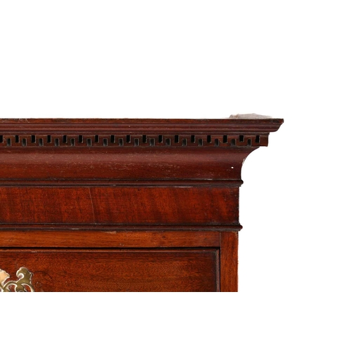 115 - A George III mahogany chest on chest, the upper section with two short over three long drawers and t... 