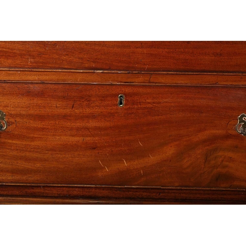 115 - A George III mahogany chest on chest, the upper section with two short over three long drawers and t... 