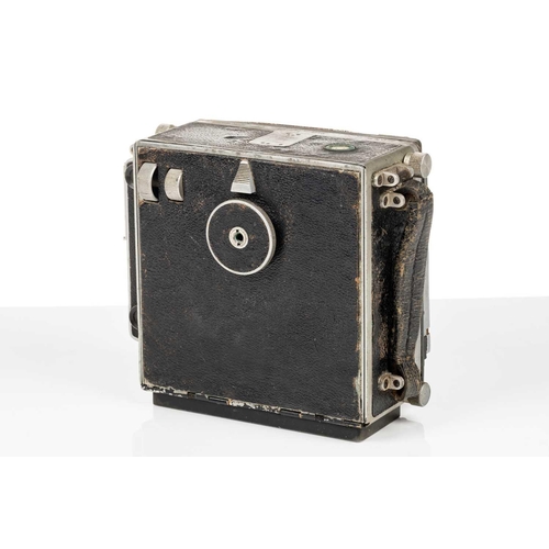 189 - A collection of Edwardian and later cameras, to include a Linhof of Germany standard 5 x 4 press cam... 