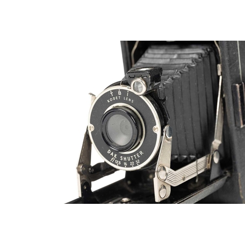 189 - A collection of Edwardian and later cameras, to include a Linhof of Germany standard 5 x 4 press cam... 