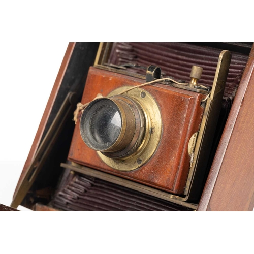 189 - A collection of Edwardian and later cameras, to include a Linhof of Germany standard 5 x 4 press cam... 