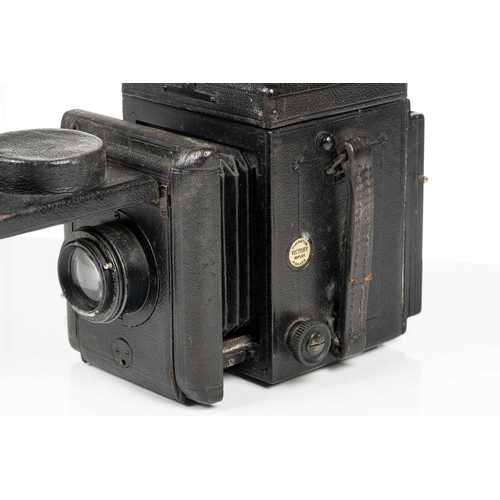 189 - A collection of Edwardian and later cameras, to include a Linhof of Germany standard 5 x 4 press cam... 