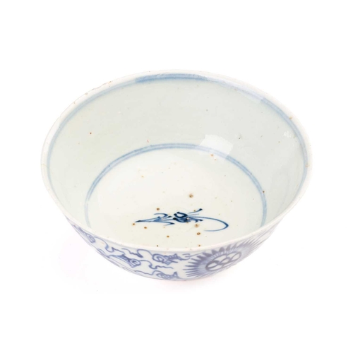 86 - A Chinese Swatow blue and white bowl, Ming/Qing, painted with stylised chrysanthemums, the interior ... 