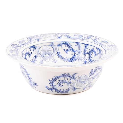 86 - A Chinese Swatow blue and white bowl, Ming/Qing, painted with stylised chrysanthemums, the interior ... 