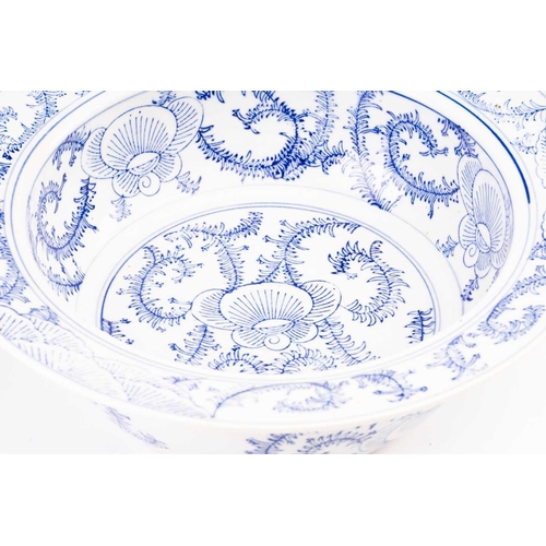 86 - A Chinese Swatow blue and white bowl, Ming/Qing, painted with stylised chrysanthemums, the interior ... 