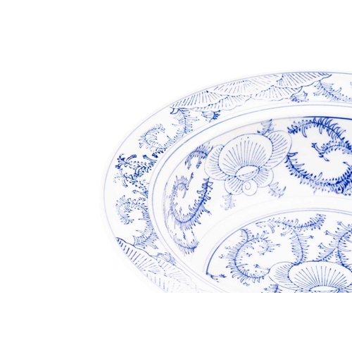 86 - A Chinese Swatow blue and white bowl, Ming/Qing, painted with stylised chrysanthemums, the interior ... 