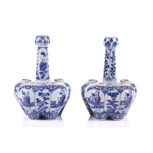 90 - A pair of Chinese blue & white quintal bulb vases, late Qing, with garlic mouth and painted with pan... 