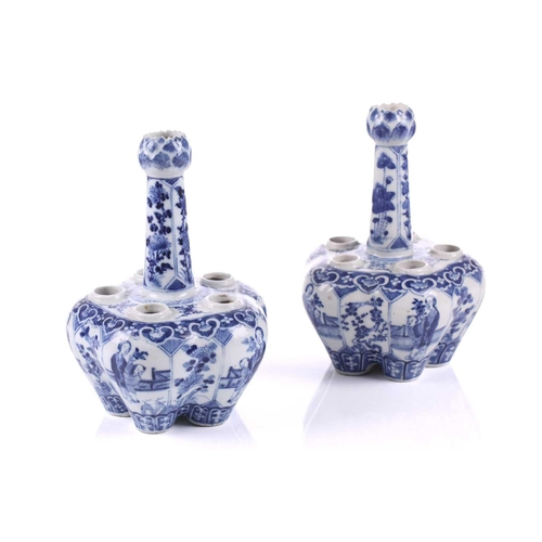 90 - A pair of Chinese blue & white quintal bulb vases, late Qing, with garlic mouth and painted with pan... 