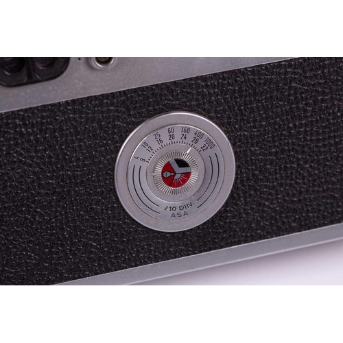 191 - A 1958 Leica DBP Ernst Leitz GMBH Wetzlar IIIg camera, (No 933881), with Ernst Leitz GMBH Wetzlar Su... 