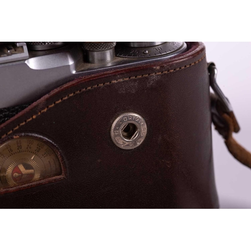 191 - A 1958 Leica DBP Ernst Leitz GMBH Wetzlar IIIg camera, (No 933881), with Ernst Leitz GMBH Wetzlar Su... 