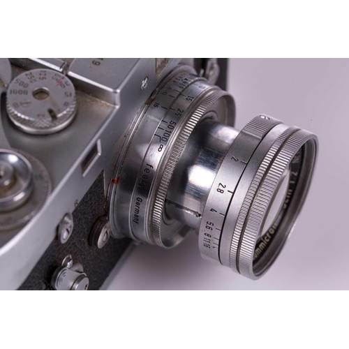 196 - A 1960 Leica M2 Rangefinder camera, chrome, serial no. 989419, with Leitz Elmar Summicron lens, f=5c... 