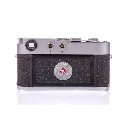 196 - A 1960 Leica M2 Rangefinder camera, chrome, serial no. 989419, with Leitz Elmar Summicron lens, f=5c... 