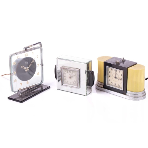 201 - A vintage Smiths 'mystery' style Art Deco rotating glass and chromium plated electric mantle clock, ... 