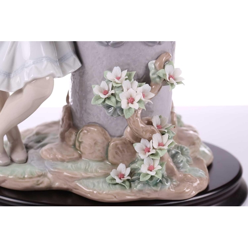 240 - A Lladro porcelain ltd edition 516/2000 figure group 