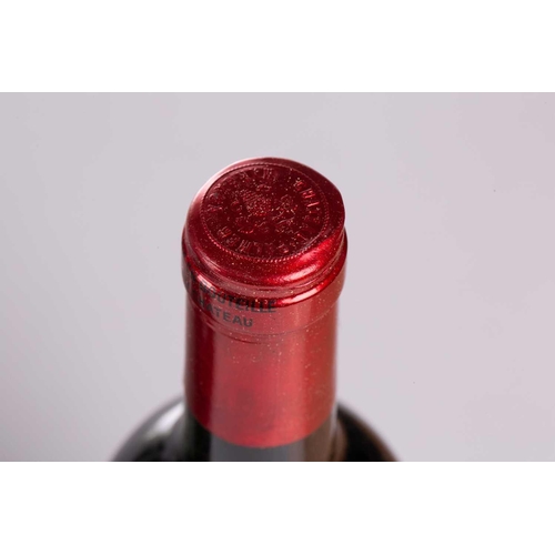 13 - A twelve-bottle case of Chateau Palmer, Margaux, 1986, ullage upper mid shoulder