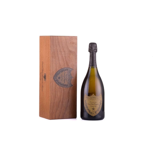 24 - A bottle of 1992 Cuvée Dom Perignon Champagne, in an associated 1986 'Rosé' Dom Perignon wooden box.