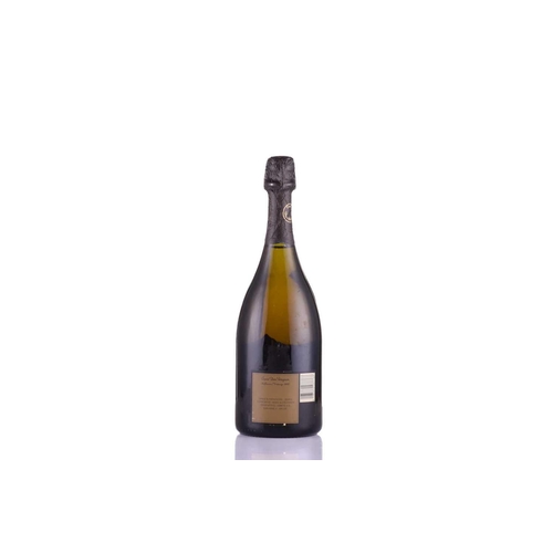 24 - A bottle of 1992 Cuvée Dom Perignon Champagne, in an associated 1986 'Rosé' Dom Perignon wooden box.