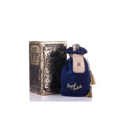 53 - Fifteen bottles of single malt and blended whisky, comprising an Isle of Jura (10 yrs), Dalwhinnie (... 