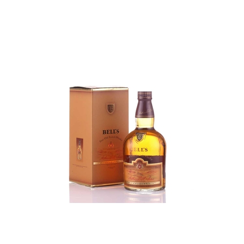 53 - Fifteen bottles of single malt and blended whisky, comprising an Isle of Jura (10 yrs), Dalwhinnie (... 