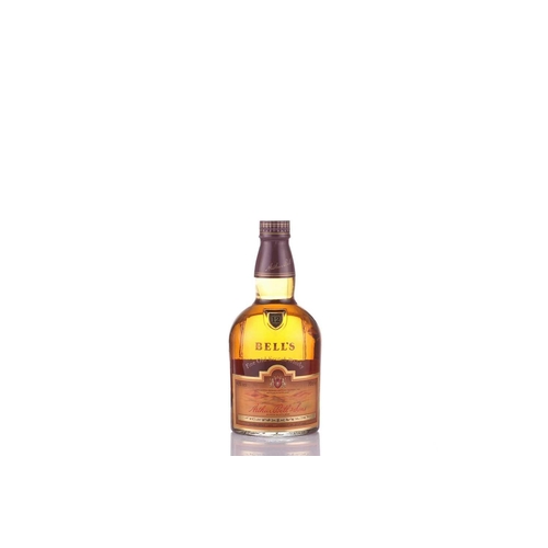 53 - Fifteen bottles of single malt and blended whisky, comprising an Isle of Jura (10 yrs), Dalwhinnie (... 