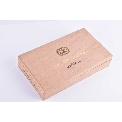 136 - A box of Corps Diplomatique 25 Senator cigars, individually wrapped.