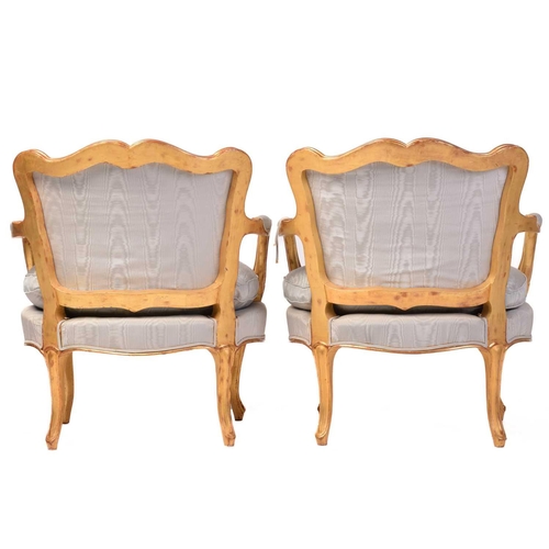 222 - A pair of French Louis XV-style carved wood and gilt gesso fauteuils, 20th century with serpentine c... 