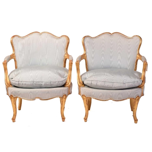 222 - A pair of French Louis XV-style carved wood and gilt gesso fauteuils, 20th century with serpentine c... 