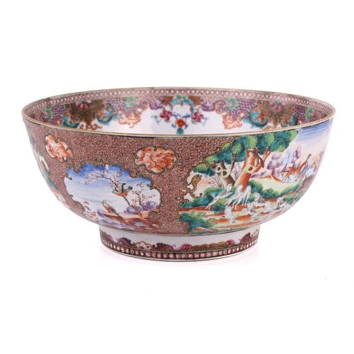 306 - A Chinese Famile Rose circular porcelain hunting punch bowl, Qing Dynasty, Qianlong, painted interna... 