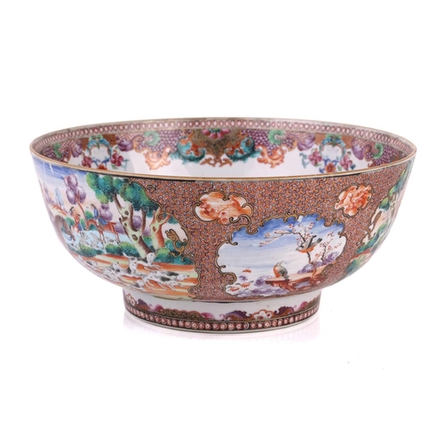 306 - A Chinese Famile Rose circular porcelain hunting punch bowl, Qing Dynasty, Qianlong, painted interna... 