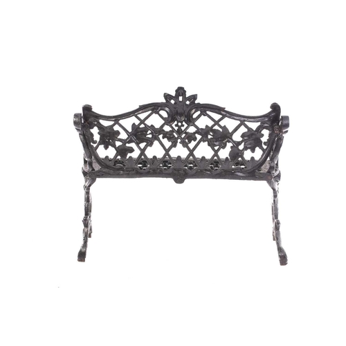 355 - A large heavy cast iron two-seat garden bench, 20th century.