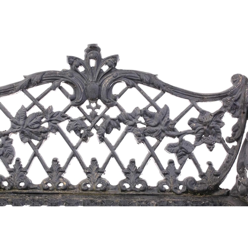 355 - A large heavy cast iron two-seat garden bench, 20th century.