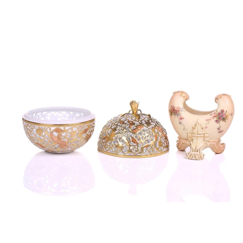 401 - A collection of Herend porcelain items, to include a gilt-decorated pot pourri, 13 cm high, together... 