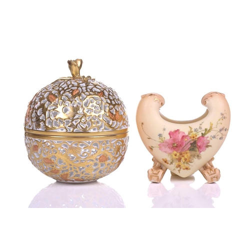 401 - A collection of Herend porcelain items, to include a gilt-decorated pot pourri, 13 cm high, together... 