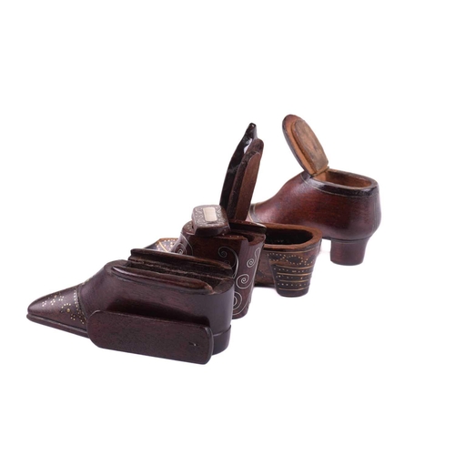 432 - A good collection of late 18th and 19th century treen snuff boxes, in the form of boots and shoes, i... 